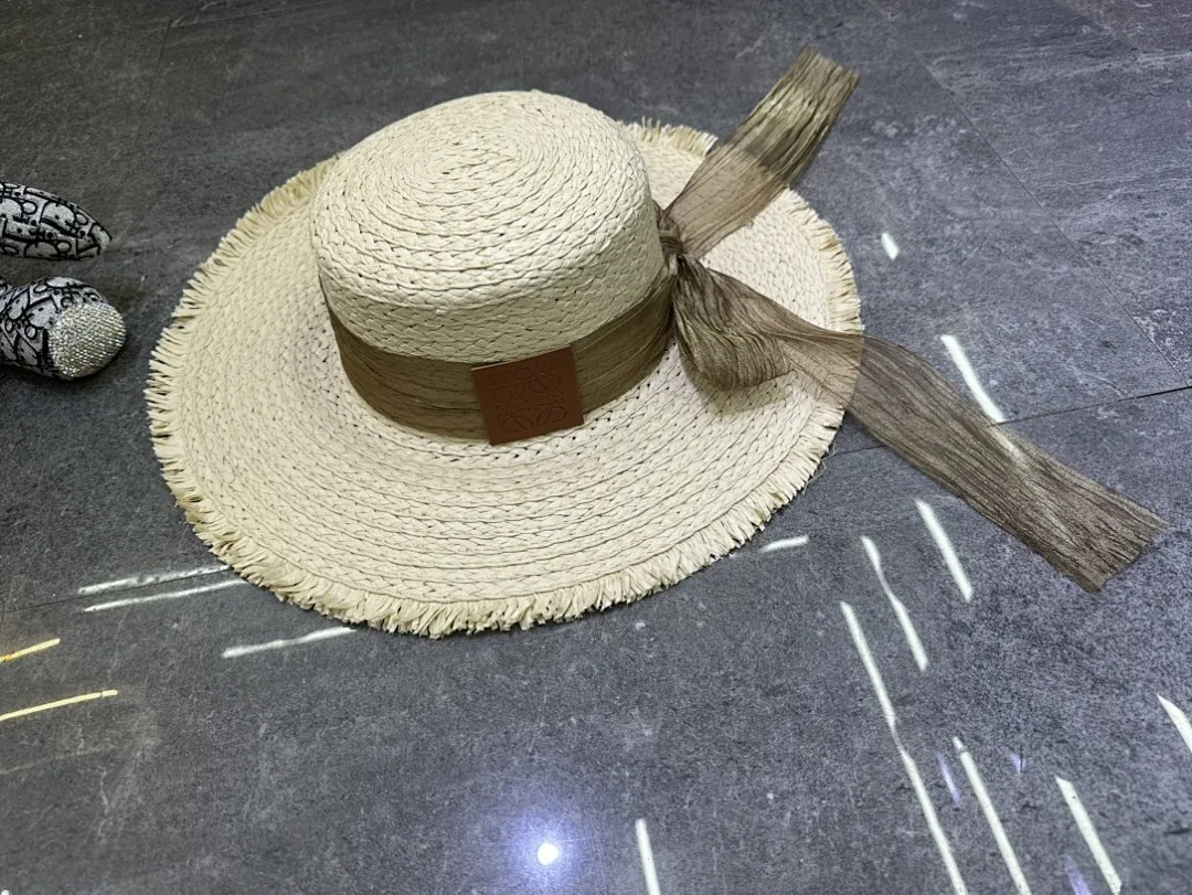 罗意威爆款草编磨毛平顶帽