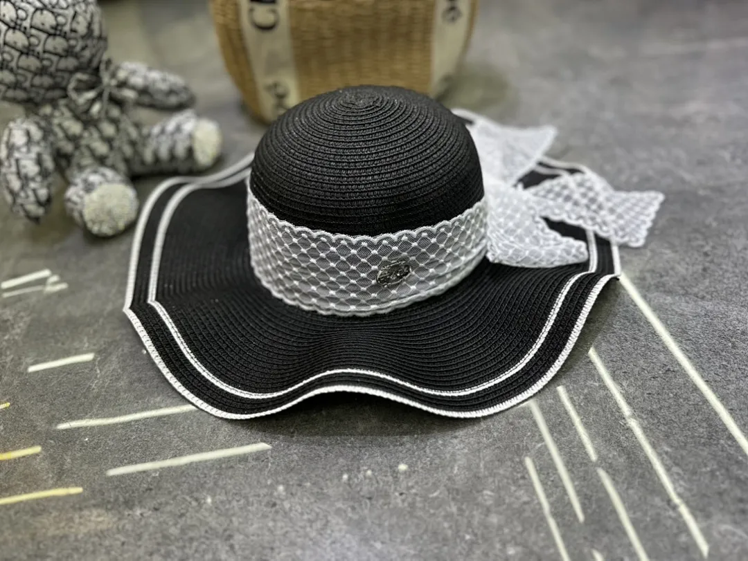 普拉达爆款蕾丝波浪边大檐帽