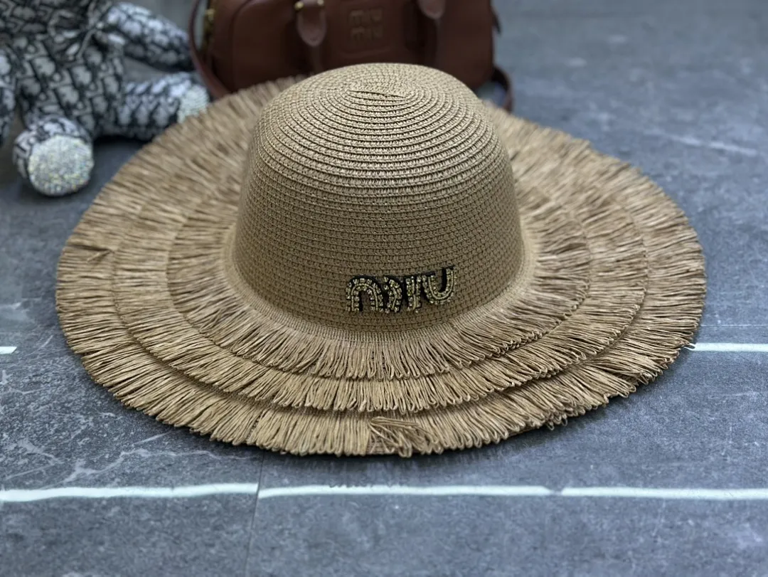 Miumiu 爆款裙边大檐帽