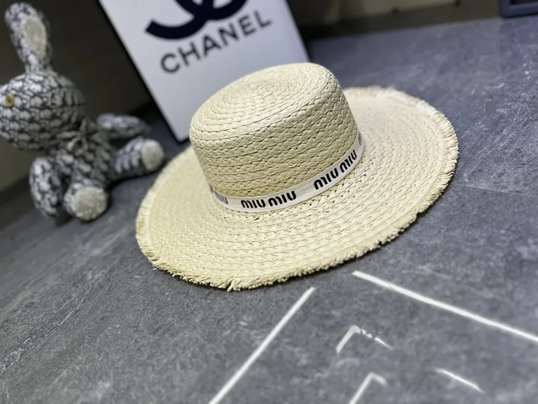 Miumiu 爆款编织大檐平顶帽