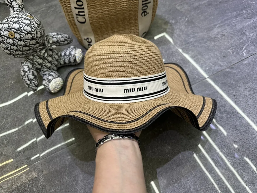 Miumiu 爆款蕾丝波浪边大檐帽