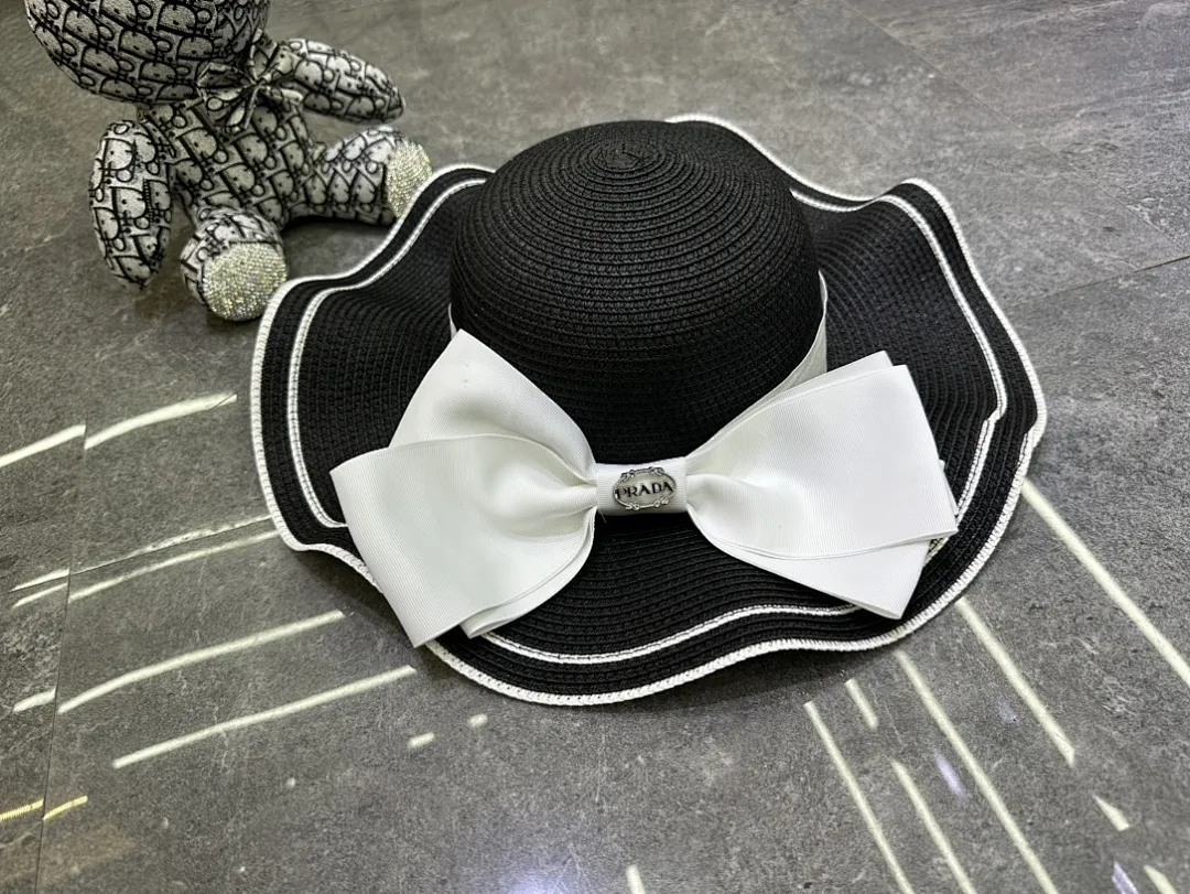 普拉达 爆款蝴蝶结