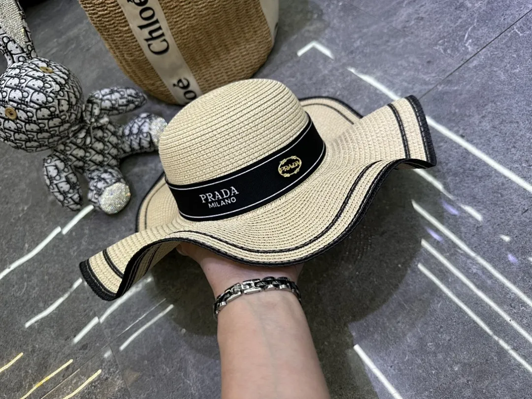 普拉达爆款蕾丝波浪边大檐帽