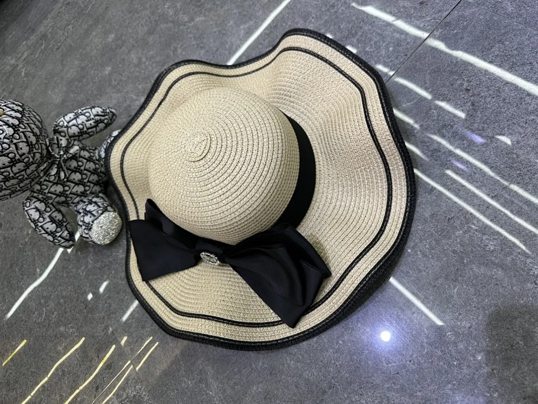 普拉达 爆款蝴蝶结