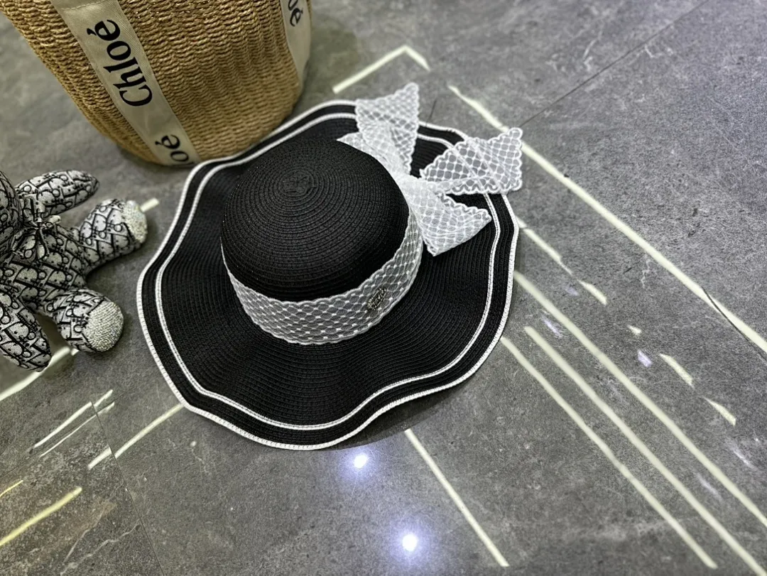普拉达爆款蕾丝波浪边大檐帽