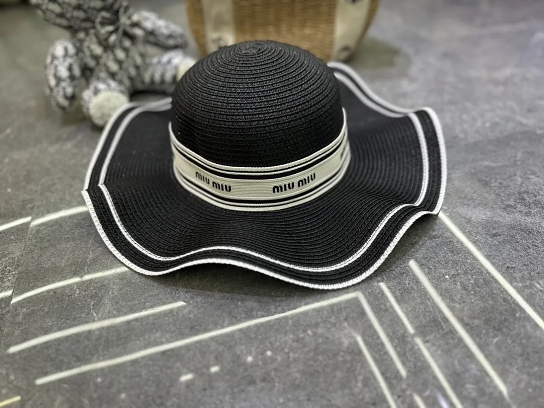 Miumiu 爆款蕾丝波浪边大檐帽