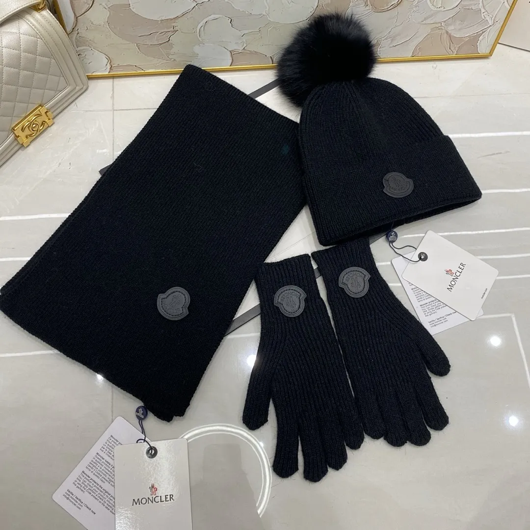 Moncler 三件套 羊绒针织帽（狐狸毛球）+围巾🧣+手套🧤
