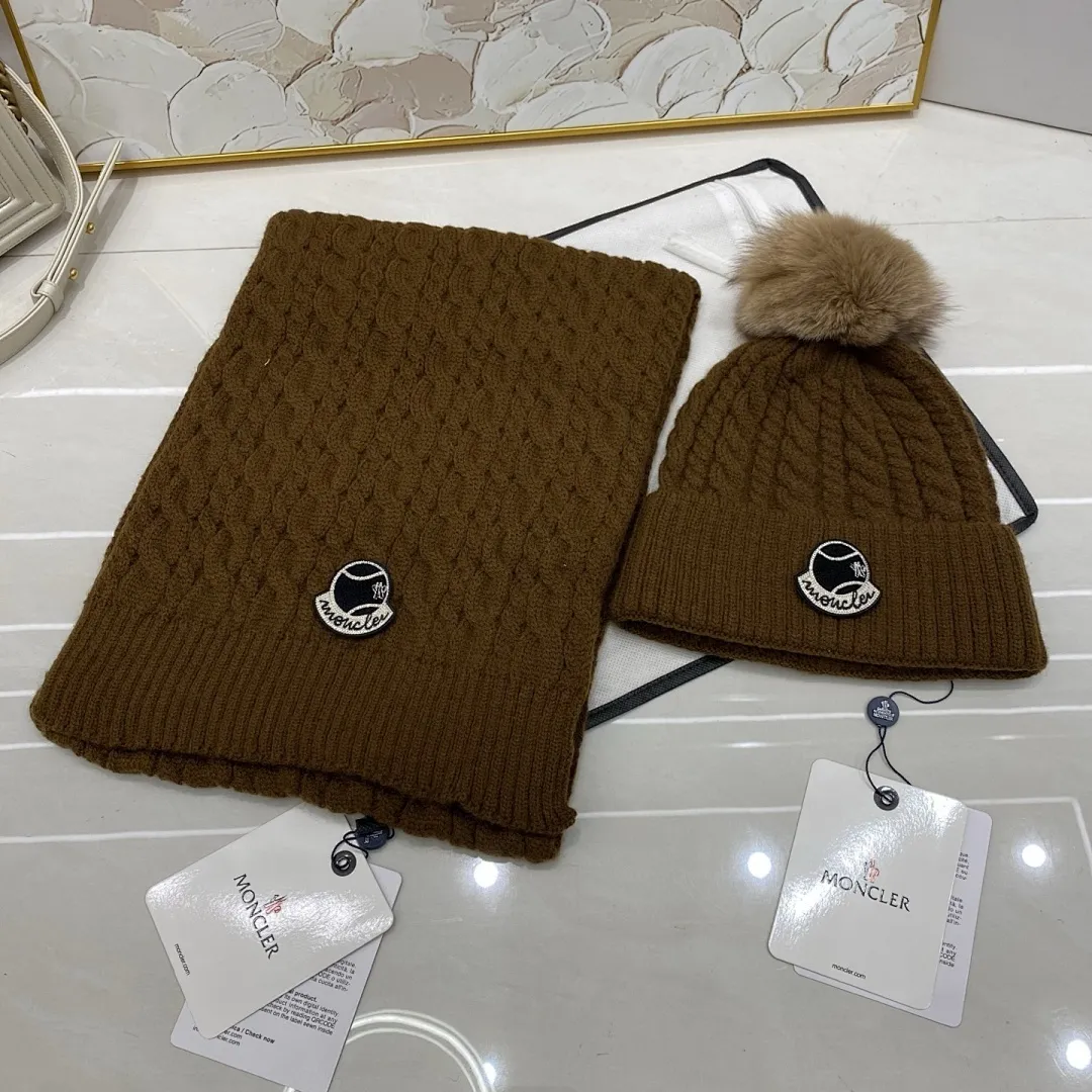 Moncler 两件套 羊绒针织帽搭配狐狸毛球+围巾🧣