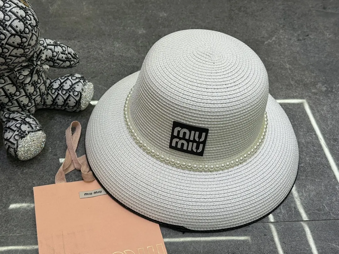 Miumiu 爆款珍珠logo灯罩帽