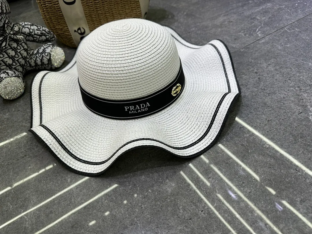 普拉达爆款蕾丝波浪边大檐帽