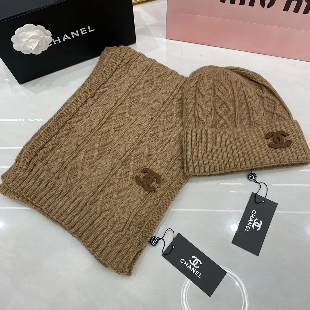 Chanel 羊绒套装:围巾🧣/羊绒针织帽