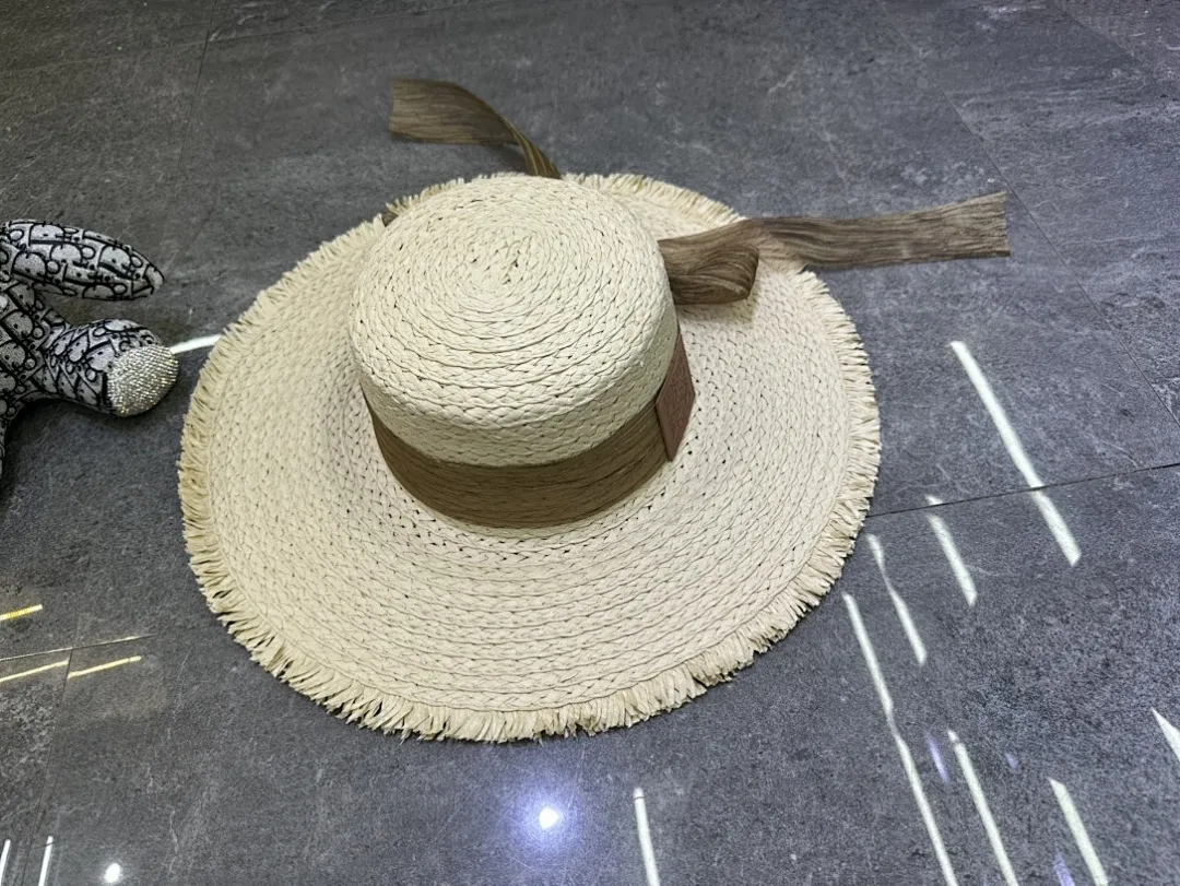 罗意威爆款草编磨毛平顶帽