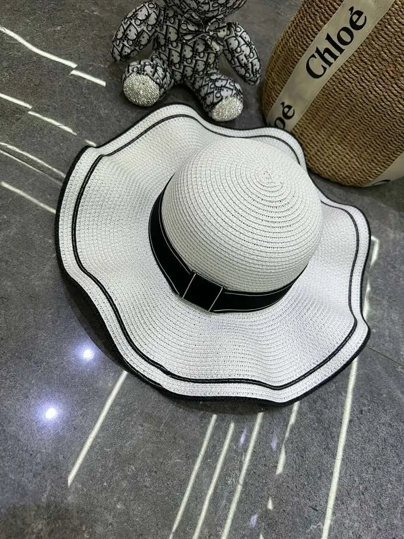 普拉达爆款蕾丝波浪边大檐帽