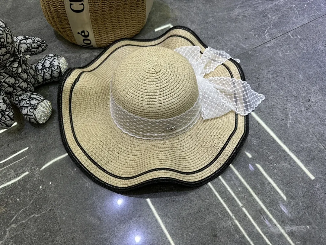 普拉达爆款蕾丝波浪边大檐帽