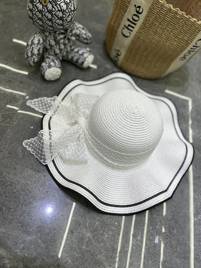 普拉达爆款蕾丝波浪边大檐帽