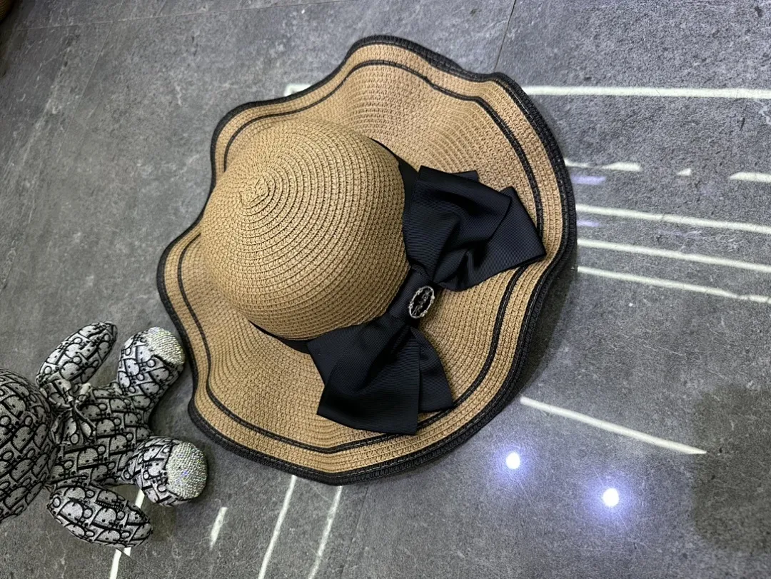 普拉达 爆款蝴蝶结