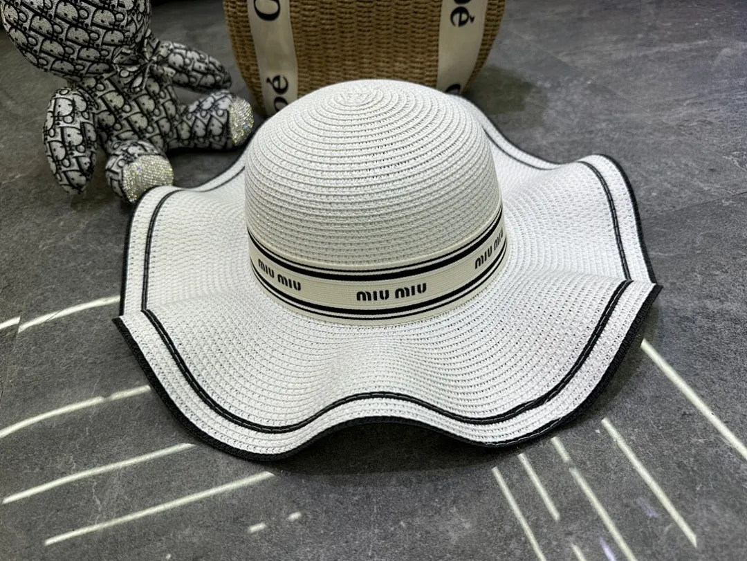 Miumiu 爆款蕾丝波浪边大檐帽
