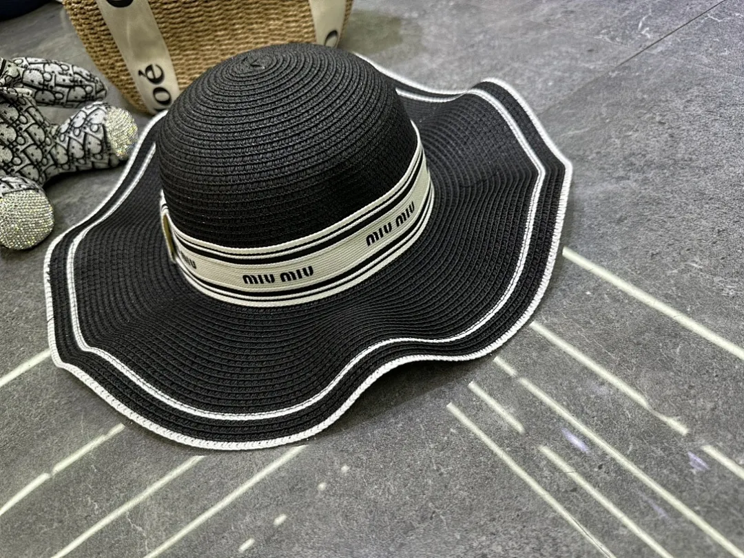 Miumiu 爆款蕾丝波浪边大檐帽
