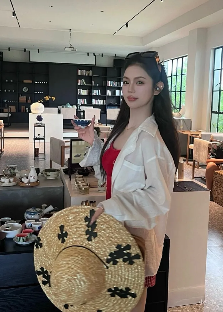 跑量🉐115 定制款,不退换! 上新ꫛꫀꪝ ❥—— 🆕超赞克罗心十字架麦秆草大边盆帽 🪄少量现货 赶快报单 🖤出游度假拍照必备单品 📸超级出片