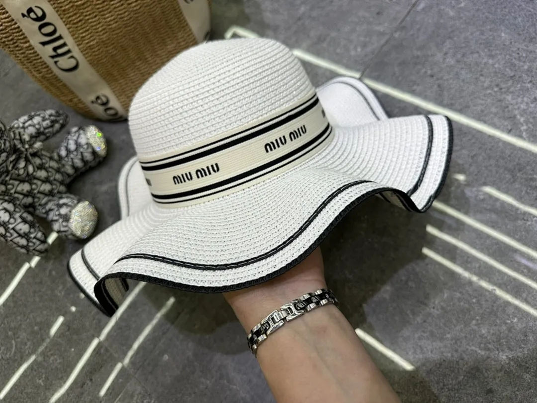 Miumiu 爆款蕾丝波浪边大檐帽