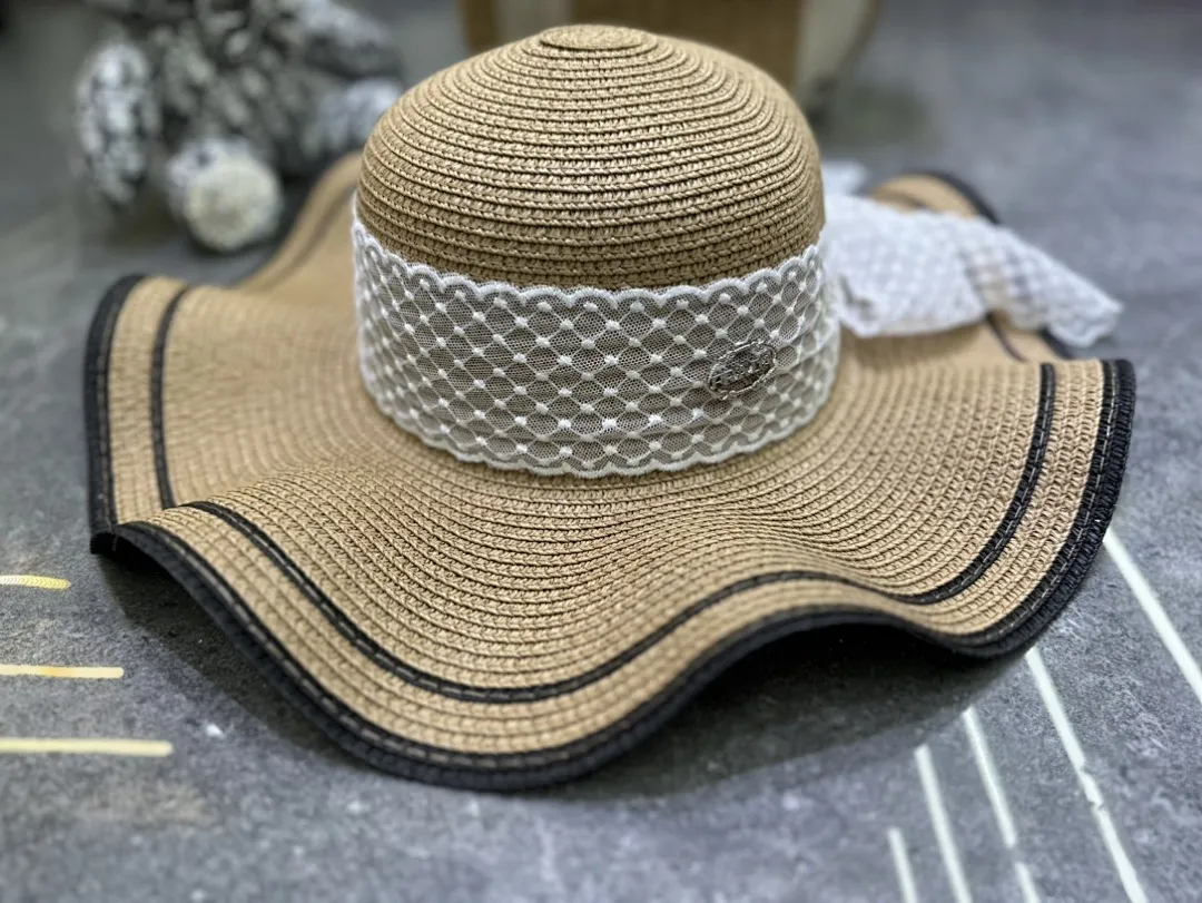 普拉达爆款蕾丝波浪边大檐帽