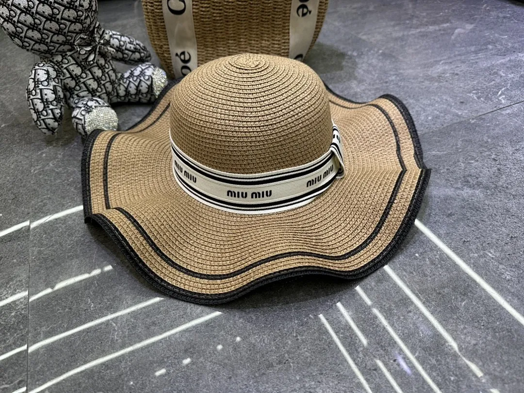 Miumiu 爆款蕾丝波浪边大檐帽