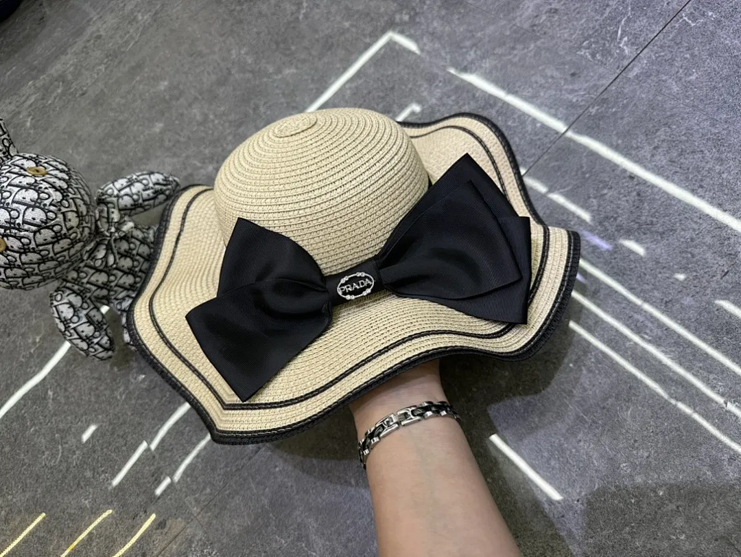 普拉达 爆款蝴蝶结