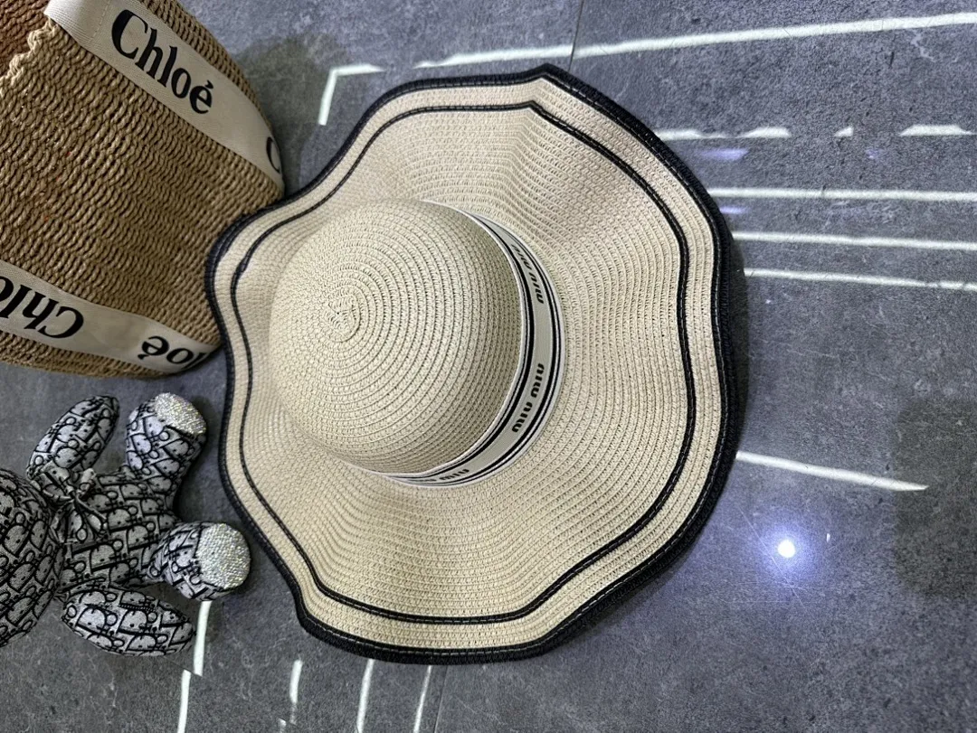 Miumiu 爆款蕾丝波浪边大檐帽