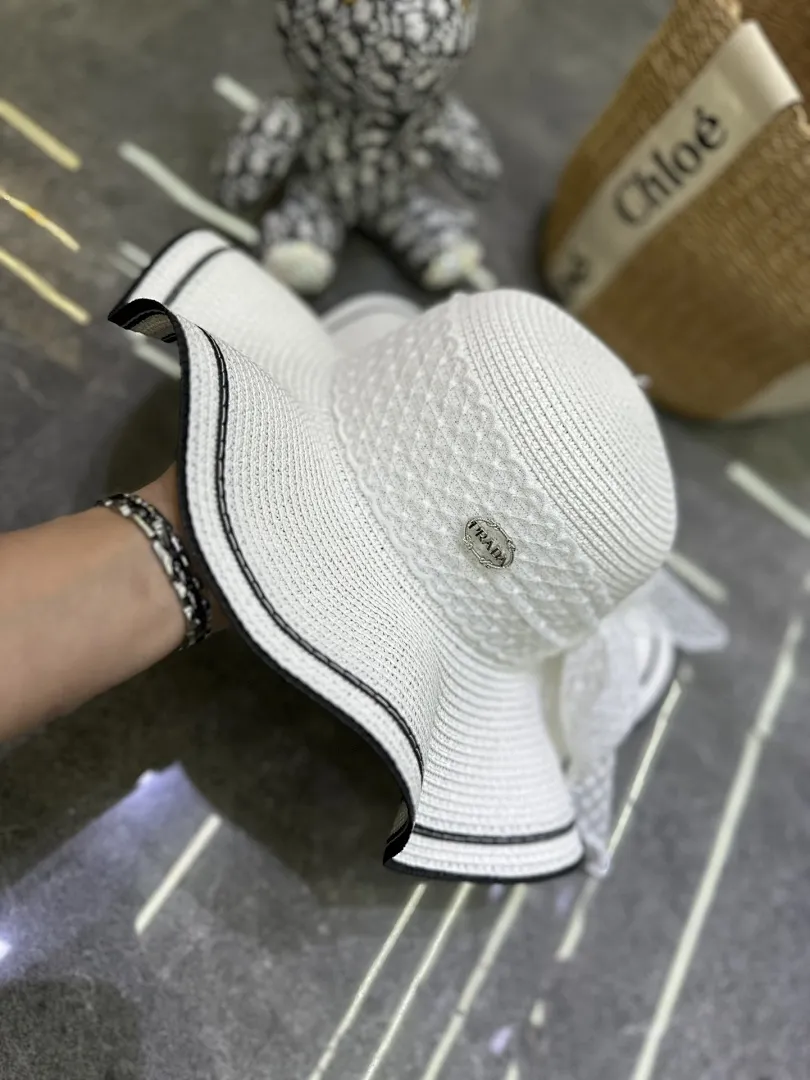 普拉达爆款蕾丝波浪边大檐帽