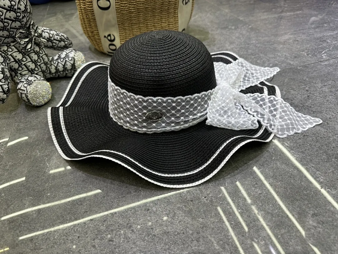 普拉达爆款蕾丝波浪边大檐帽
