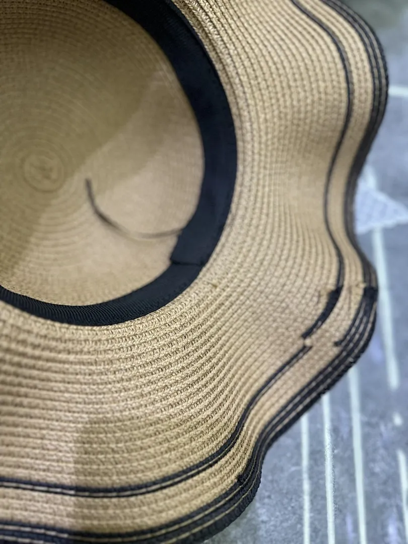 普拉达爆款蕾丝波浪边大檐帽