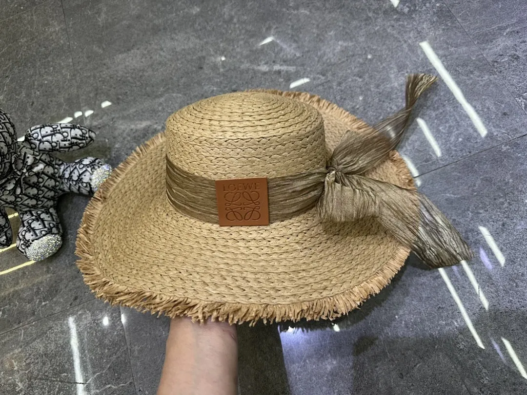 罗意威爆款草编磨毛平顶帽