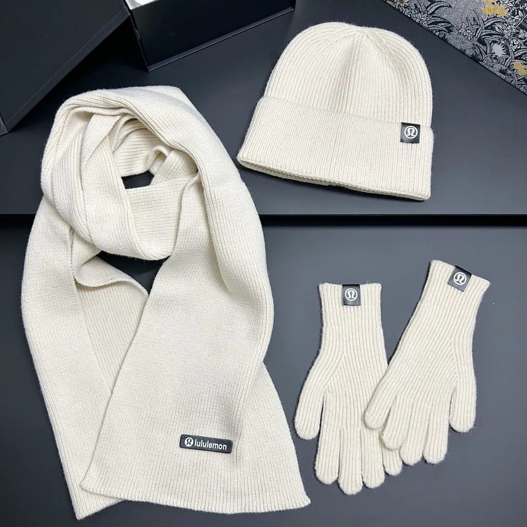 露露LuLu 冷帽+围巾+手套 三件套✈️