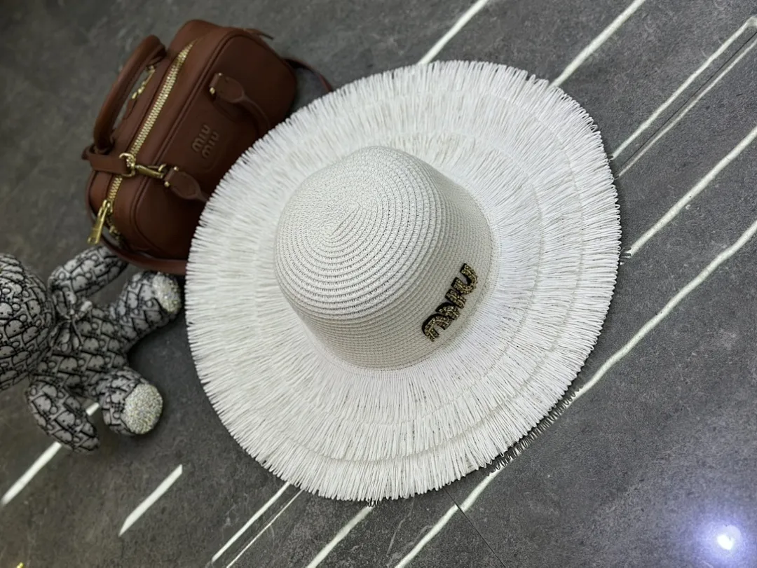 Miumiu 爆款裙边大檐帽