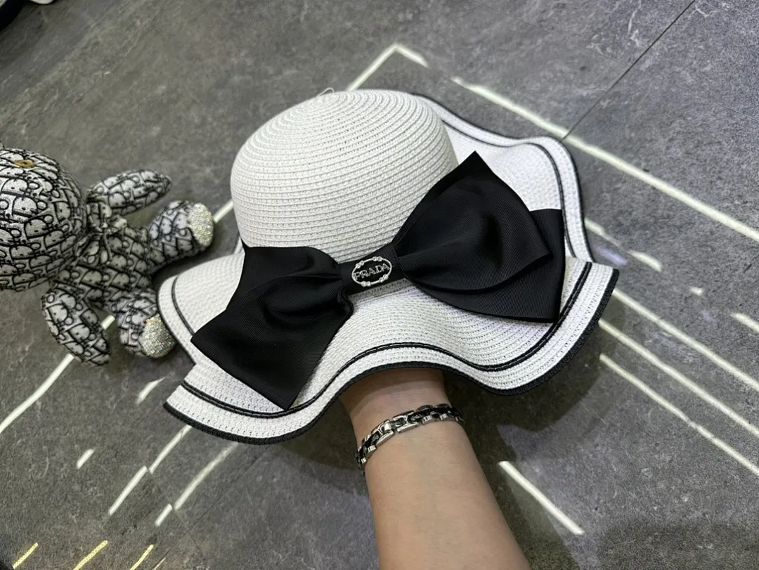 普拉达 爆款蝴蝶结