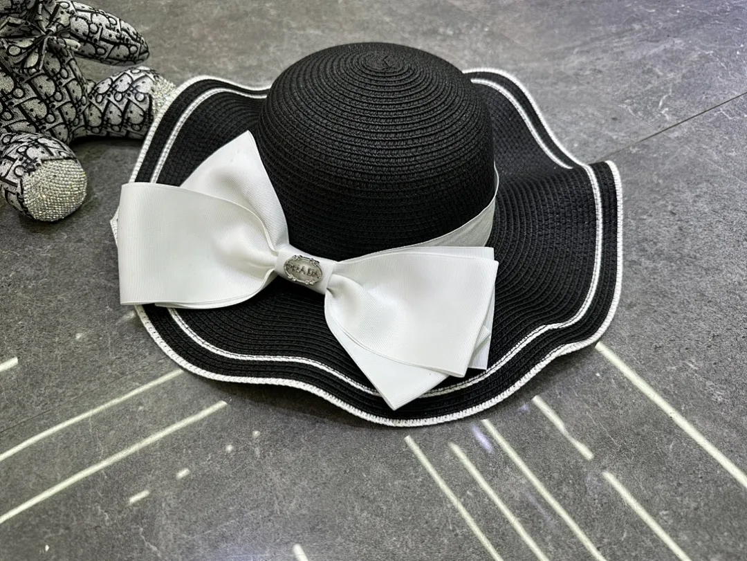 普拉达 爆款蝴蝶结