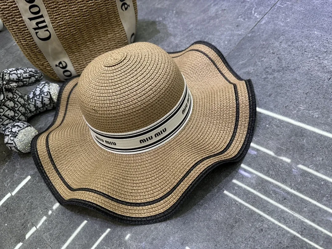 Miumiu 爆款蕾丝波浪边大檐帽