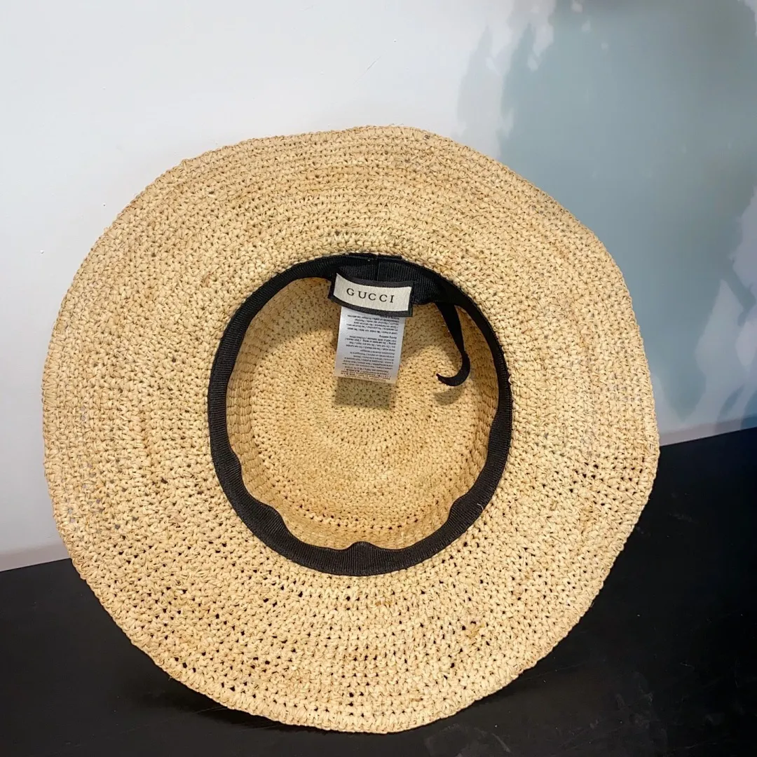 跑量🉐140 定制版,不退换! 🆕25新款ꫛꫀꪝ ❥—— 🪄GUCC*专柜同款 拉菲草帽 🖤独家款 一人一天只能做3套字母 超费时 ⛱️出游度假拍照必备单品 📸超级出片