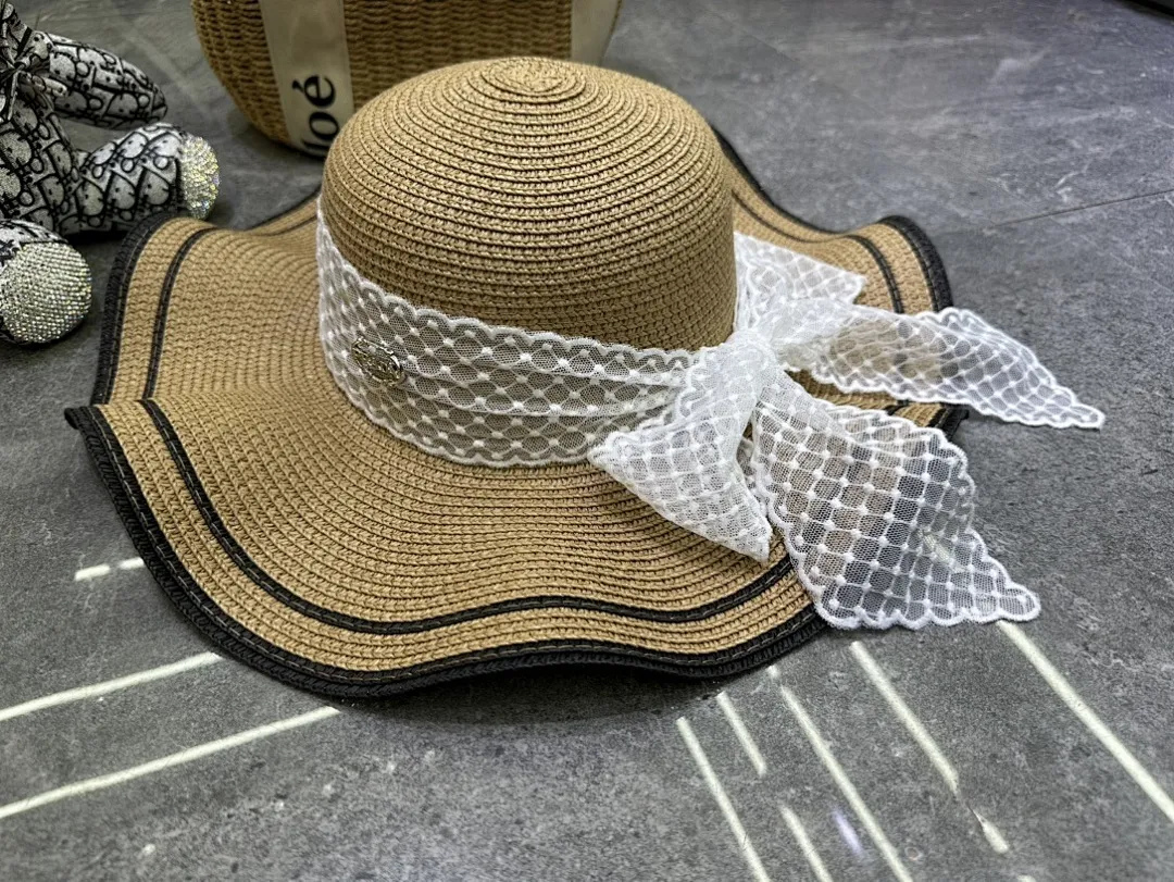 普拉达爆款蕾丝波浪边大檐帽