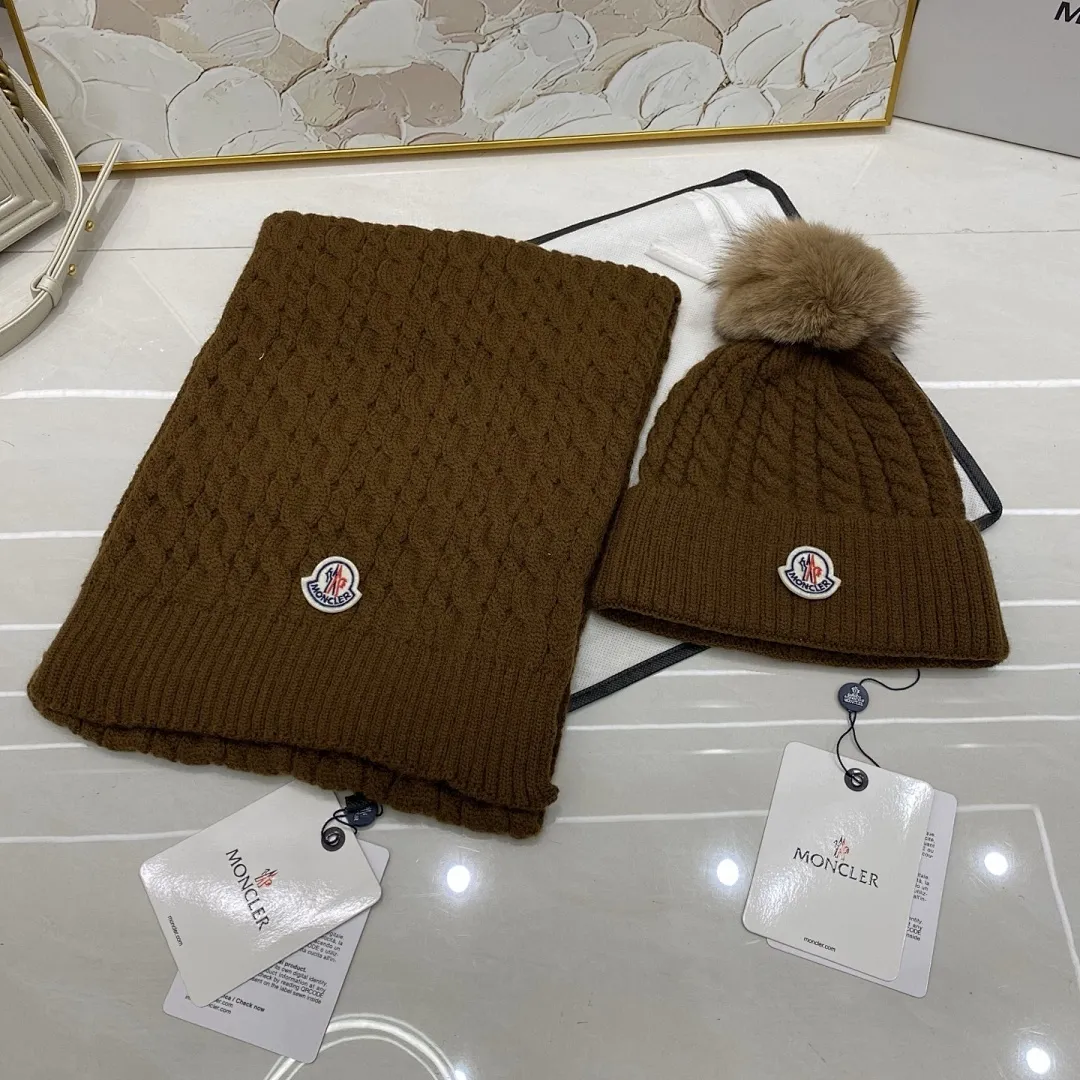 Moncler 两件套 羊绒针织帽搭配狐狸毛球+围巾🧣