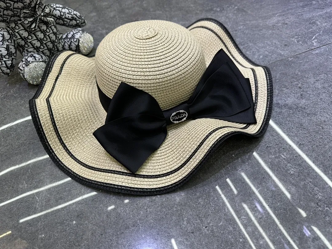 普拉达 爆款蝴蝶结