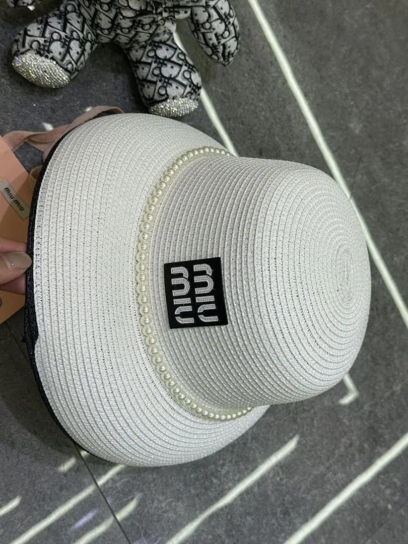 Miumiu 爆款珍珠logo灯罩帽