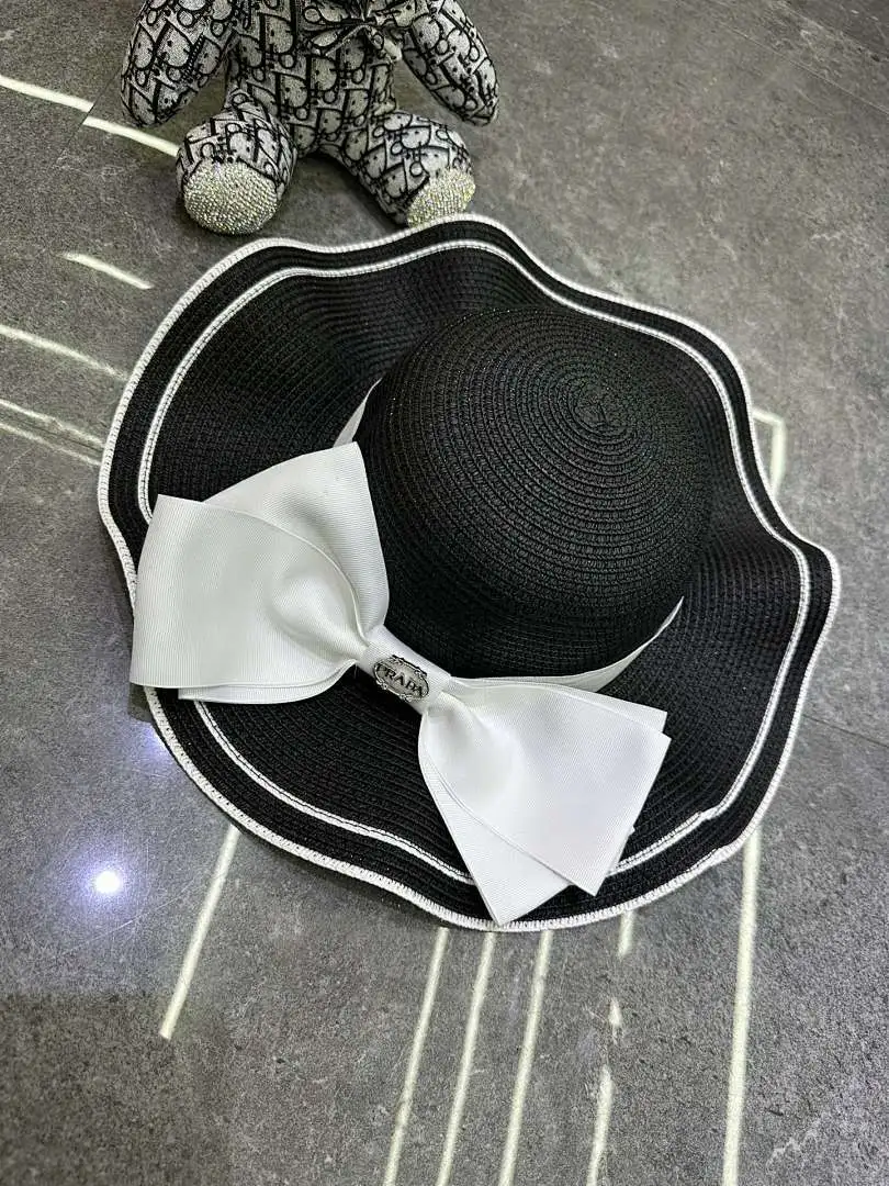 普拉达 爆款蝴蝶结