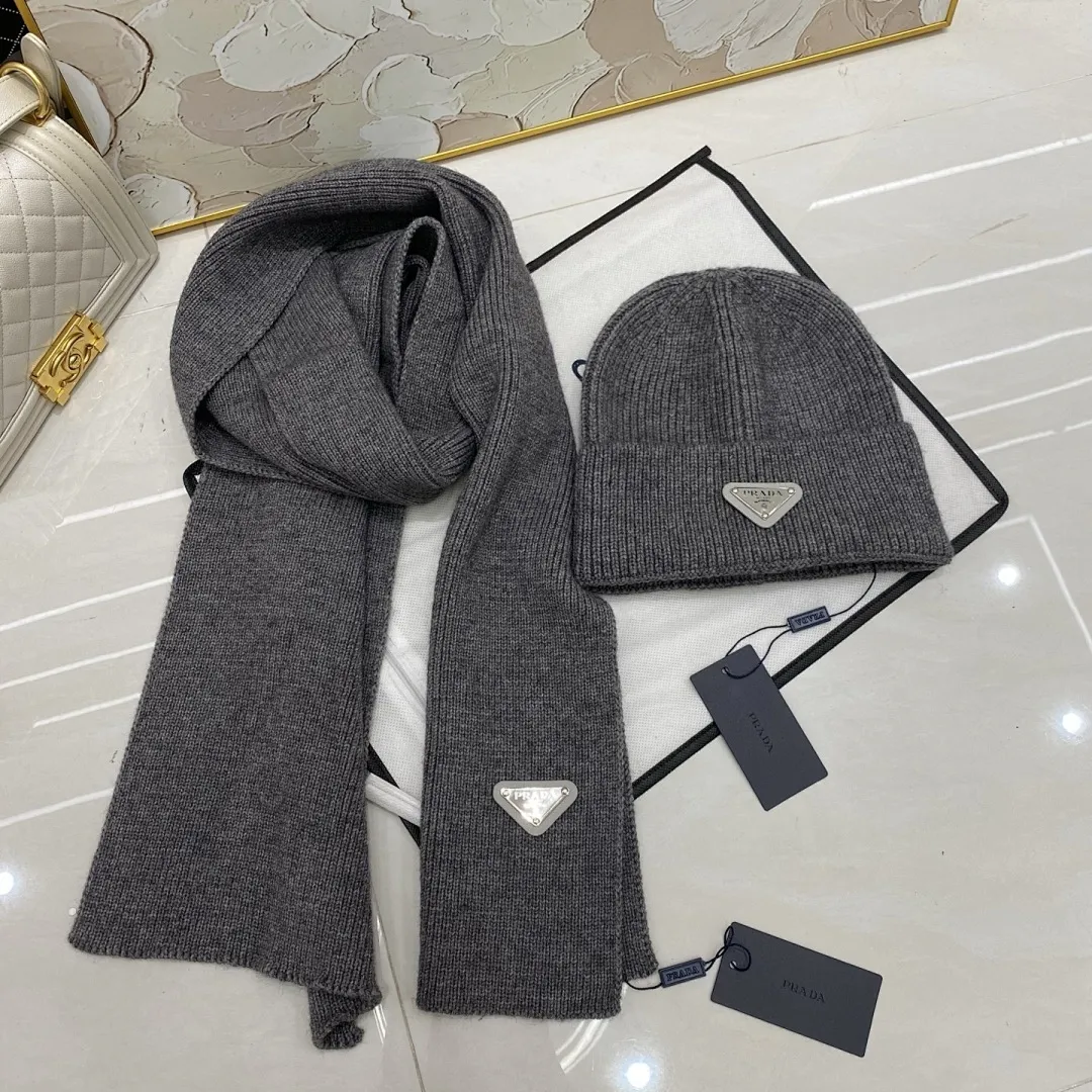 Prada 羊绒针织帽+围巾🧣