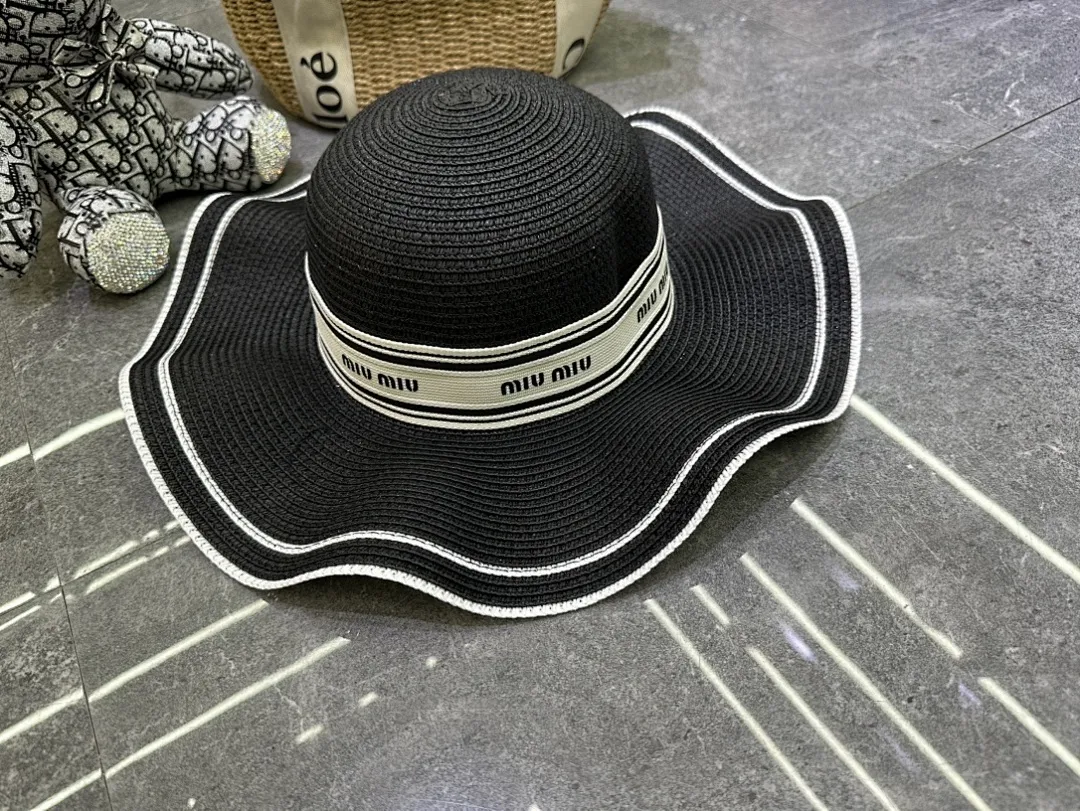 Miumiu 爆款蕾丝波浪边大檐帽