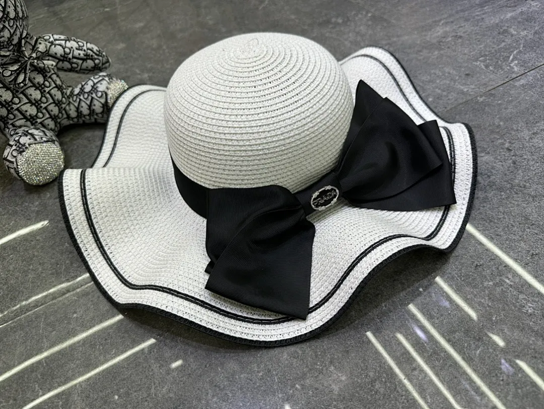 普拉达 爆款蝴蝶结