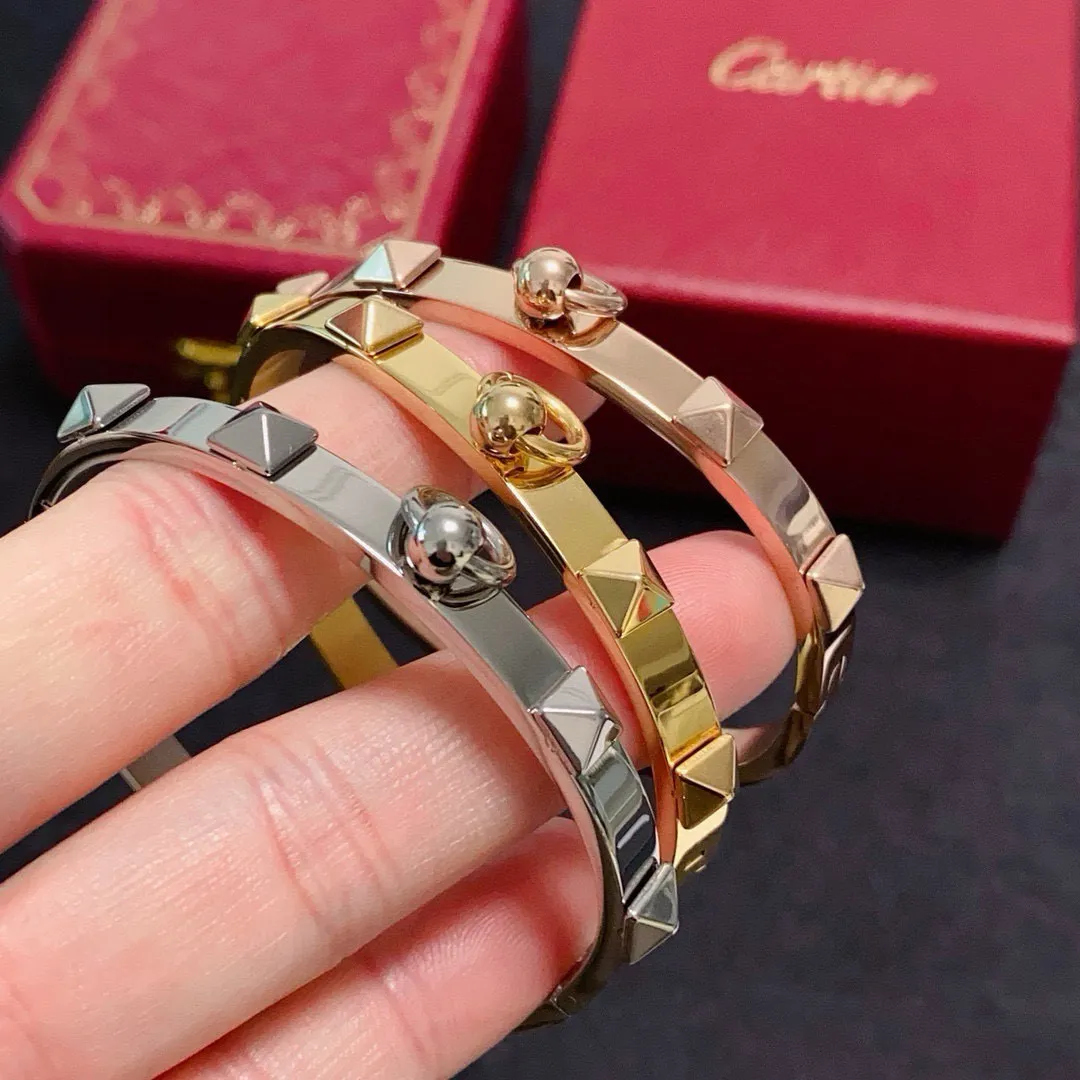 &yen;50 👑Cartier 卡地亚官网最新发布 👉🏻火爆窄版细款柳丁手镯💥进口精工保色18k💯高端定制👈🏻🙈🙈🙈顶级工艺 专柜logo刻字清晰 360度无死角！😘全新的窄版设计 更显精致～如此美物 你必须拥有💋超级显白👍