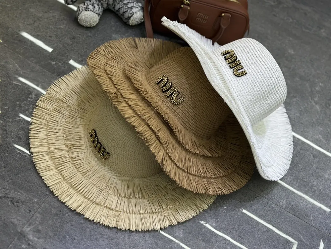 Miumiu 爆款裙边大檐帽