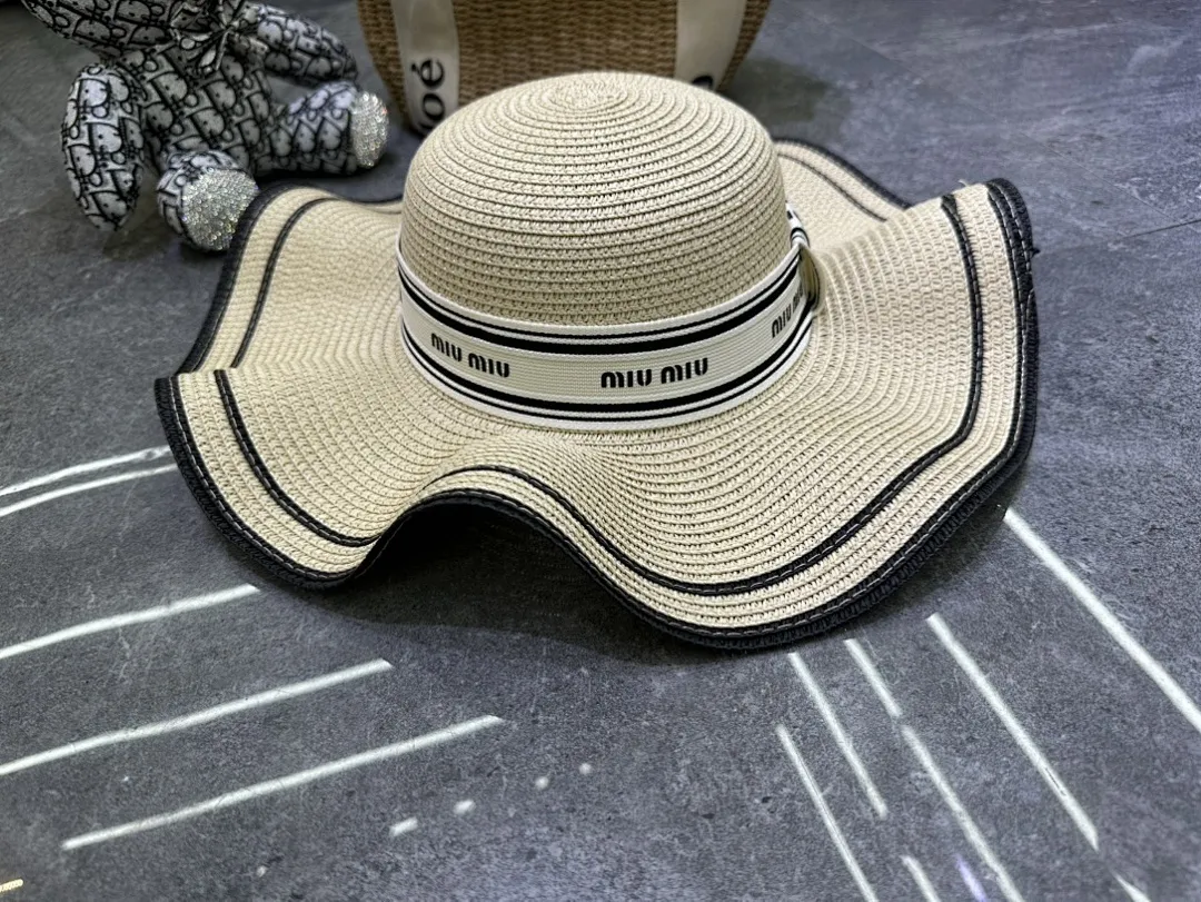 Miumiu 爆款蕾丝波浪边大檐帽