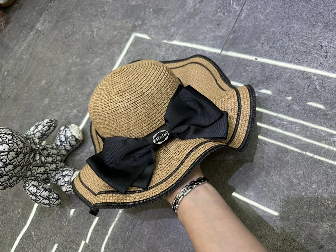 普拉达 爆款蝴蝶结